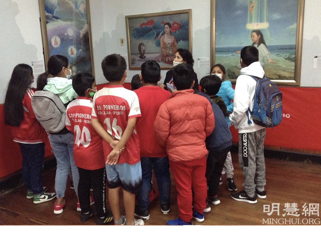 Image for article เมืองกายาโอ เปรู : ผู้ชมประทับใจนิทรรศการศิลปะภาพเขียน ความจริง - ความเมตตา - ความอดทน